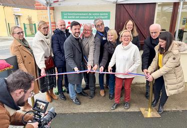 Jeudi 4 décembre, à Bû. L'inauguration du Centre de santé porté par le collectif Médecins solidaires redonne de l'espoir à tout un territoire sevré de médecins.