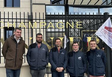 Château-Thierry, début décembre. La délégation francilienne présente à l'Université d'hiver de JA national.