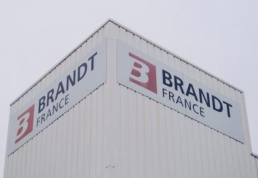 Le site industriel de Brandt, fermé après la décision de liquidation judiciaire, employait plusieurs centaines de salariés et constituait l’un des derniers pôles de production d’électroménager en France.