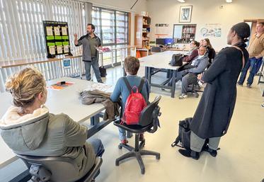 Le 9 décembre, à Champhol. Les demandeurs d'emploi du bassin chartrain ont découvert toutes les possibilités offertes par la filière semences et plants.