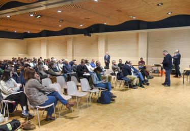 Mardi 16 décembre, à Janville. Planteurs et techniciens ont pu poser leurs questions aux responsables de l'ITB, l'objectif de cette réunion en présentiel.