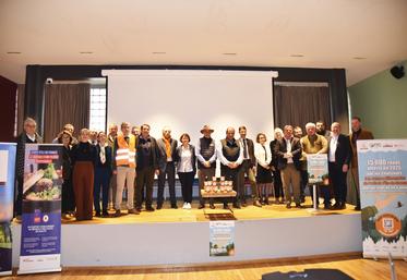 Paris, mercredi 10 décembre. Les acteurs et partenaires régionaux et nationaux de l'opération Les Chasseurs ont du cœur étaient réunis pour la remise de dons.