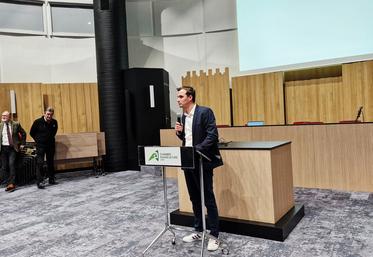 Lundi 12 janvier, à Orléans. Lors de sa première cérémonie de vœux à la tête de la chambre d’Agriculture du Loiret, Valentin Caron a dressé un état des lieux des tensions économiques, sanitaires et structurelles qui pèsent sur les exploitations agricoles du département.