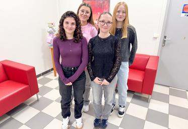 Le 14 janvier, à Nogent-le-Rotrou. Quatre élèves en terminale Sapat* au campus de Nermont, Caroline, Lucille, Justine et Léa (de g. à d.), organisent un loto au profit des Restos du cœur, le 21 février à La Bazoche-Gouet.