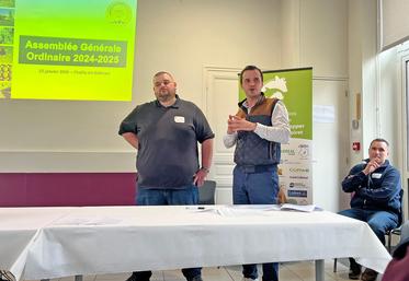 Jeudi 22 janvier, à Chailly-en-Gâtinais. Guillaume Foucher, président de l’Adal, et Valentin Caron, président de la chambre d'Agriculture du Loiret, ont signé une convention formalisant leur partenariat.