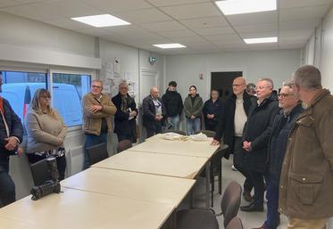 Vendredi 23 janvier, à Vendôme (Loir-et-Cher). L'abattoir marque le coup à l'occasion de la finalisation des travaux réalisés pour l'équipe administrative et l'équipe de l'abattage.