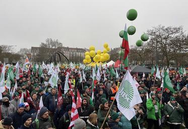 Mardi 20 janvier 2026, à Strasbourg. Les agriculteurs manifestent leur mécontentement face à l'accord de l'Union européenne avec le Mercosur, la taxe sur les engrais via le MACF et la Pac.