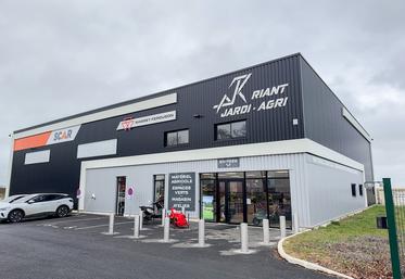 Le 22 janvier, à Gallardon. Le magasin Riant Jardi-Agri a ouvert à l'été 2024 et est bien placé dans la zone commerciale au nord de la ville.