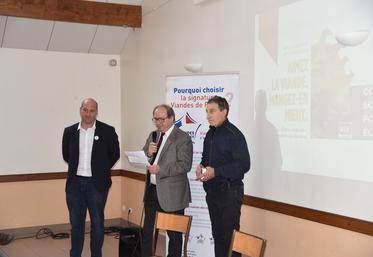 Nanteau-sur-Lunain, vendredi 12 décembre. Le président d'Interbev Île-de-France, Jean-Raymond Dumas, ouvre la journée entouré de David Tourte et Philippe Dufour, éleveurs seine-et-marnais. 