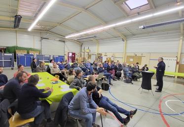 Chambry, mardi 27 janvier. Les cantons FDSEA 77 de Meaux, Mitry-Claye et Dammartin-en-Goële ont tenu leurs assemblées générales en commun.