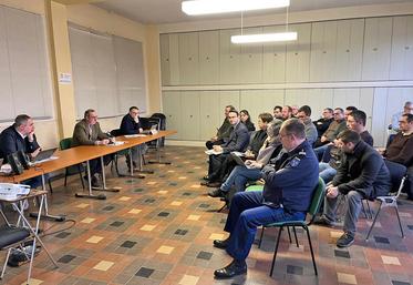 Vendredi 23 janvier, à Corbeil-Essonnes (Essonne). L'AG du Syndicat de Corbeil est revenu sur plusieurs sujets locaux : l’opposition à deux contrôles, la convention avec la gendarmerie, la police et le procureur, ainsi que la présence des gens du voyage sur certains terrains.
