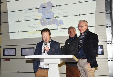 Crépy-en-Valois (Oise), mercredi 28 janvier. De g. à d., Julien Antoine, dirigeant de Motobrie, Patrick Antoine, le fondateur, et Vincent Dolay, responsable des ventes.