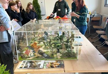 Les collégiens ont pu échanger directement avec des professionnels de l’agriculture, de la forêt et du paysage, découvrant des métiers accessibles localement et les formations proposées sur le territoire.