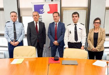 Mardi 17 février, à Chartres. Le préfet d'Eure-et-Loir, Hervé Jonathan, entouré du colonel Julien Andreau (à g.), du procureur de la République, Frédéric Chevalier, du commissaire de police Hervé Steyer et de l'adjointe à la direction de la DDT, Ann-Gaël Guérin (de d. à g.), ont dressé le bilan de la lutte contre la délinquance en 2025.
