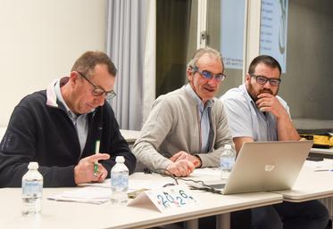 Vendredi 13 février, à Chartres. Le président de l'Asa 28, Daniel Bois (au c.), regrette qu'il n'y ait pas plus d'adhérents à l'association.