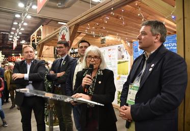 Paris, lundi 23 février. Lors de la soirée Agriculteurs d'Île-de-France avec, de g. à d. : Damien Greffin, Sébastien Dromigny, Clément Torpier, Valérie Lacroute et Jérôme Regnault.