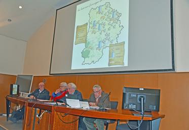 Dammarie-les-Lys, mardi 2 décembre. Les intervenants, avec de g. à d., Michel Miersman, Pierre Bobin, Jean-Michel Besancenot et William Leprince.