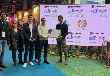 À Paris, lors du Salon de l’agriculture. Le Grand Prix Xavier-Beulin a été remis à Sébastien Briffond, en présence notamment du président de la chambre d’Agriculture du Loiret.