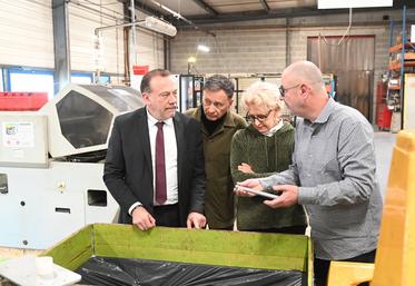 Mercredi 11 février, à Blois. L'entreprise Métaplast a ouvert les portes de son usine de fabrication de tubes et de raccords métalliques aux élus d'Agglopolys.