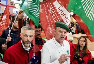 Vendredi 27 février, au Salon international de l’agriculture à Paris. Mobilisation des Jeunes agriculteurs et de la FNSEA contre l’application provisoire de l’accord UE-Mercosur, en présence notamment de représentants des JA Centre-Val de Loire et du Loiret.