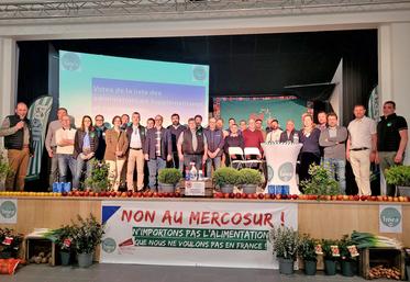 Jeudi 5 mars, à Bellegarde. Le nouveau conseil d’administration de la FNSEA 45, élu lors de l’assemblée générale, réunit des représentants des syndicats locaux, des commissions et de JA.