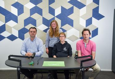 Lundi 9 mars, à Chartres. Les Universités du soir consacrées à l'agriculture bas-carbone, présentées par Élodie Levacher (debout), a permis à la conseillère Emmanuelle Lherbette (au c.) de parler du diagnostic carbone ainsi qu’à Édouard Breton (à g.) et Étienne de Saint-Laumer (à d.) de témoigner de leurs pratiques.