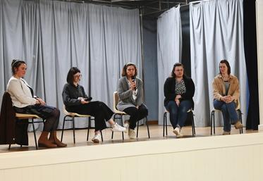 Lundi 9 mars, à Montoire-sur-le-Loir. La MSA Berry-Touraine a organisé un ciné-débat à partir du film-documentaire Femmes de la terre, en présence d'agricultrices venues témoigner de leur expérience. 