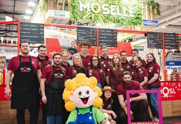 Présents au Salon international de l’agriculture, une trentaine d’agriculteurs mosellans ont assuré l’animation du stand du Département, contribuant à faire connaître l’édition 2026 des Terres de Jim auprès du grand public.