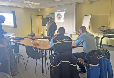 Les gendarmes interviennent lors des assemblées générales de la FNSEA pour sensibiliser les chefs d’exploitation aux risques de cyberattaques et aux bonnes pratiques à adopter.