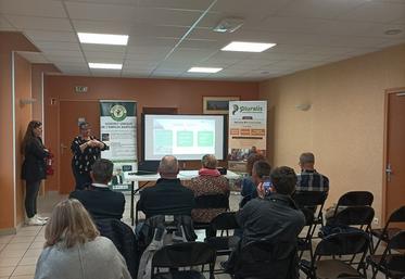 Des réunions sont organisées tout au long de l’année sur le territoire pour échanger avec les adhérents, présenter les services de Pluralis et susciter l’intérêt de nouveaux utilisateurs.