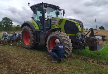 Contrôler la pression des pneus permet des économies de carburant, un gain d'efficacité du chantier et limite le tassement des sols.