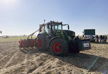 Ozouer-la-Voulgis, mercredi 4 mars. Clients et prospects de Ghestem Agri ont pu échanger avec les inspecteurs commerciaux sur le matériel.