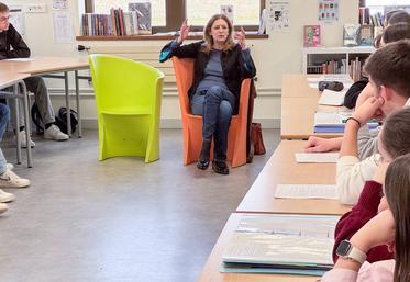 Vendredi 27 mars, à Châteaudun. La romancière Sybille Grimbert a répondu aux questions des lycéens de Nermont avant de leur en poser à son tour.