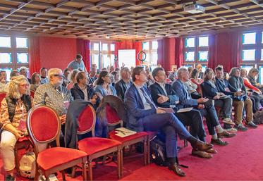 Les Épesses (Vendée), lundi 23 mars. Le Puy du Fou, la plus grande écurie de spectacle d'Europe, a accueilli les congressistes du GHN.