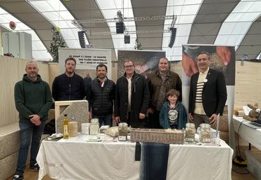 Coulommiers, samedi 28 mars. Les producteurs étaient présents sur l'espace Planète chanvre qui mettait en avant les différents débouchés offerts par cette plante.