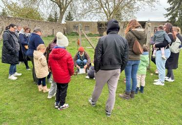 Mercredi 15 avril, à Orrouer. La ferme pédagogique de la Choltière et les activités portées par Véronique André (au c.) ont connu un beau succès lors des portes ouvertes de Bienvenue à la ferme.