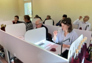 Jeudi 9 avril, à Thoré-la-Rochette. Le Concours des vins et fromages de la vallée du Loir et Perche s'est tenu avec près de 27 membres de jury, qui ont dégusté 70 échantillons entre vins et fromages. 