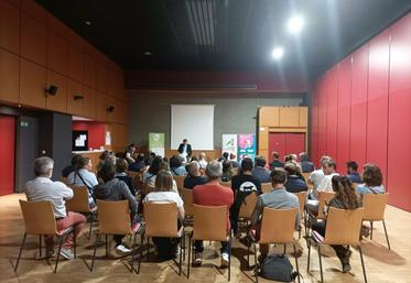 Lundi 27 avril, à Châteauneuf-sur-Loire. Valentin Caron, président le la chambre d’Agriculture, a présenté le projet de mandat concernant l’élevage.