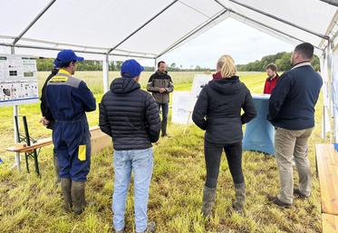 Mardi 19 mai, à Châteauneuf-sur-Loire. Les agriculteurs du Loiret ont découvert les essais menés par Timac Agro France sur la fertilisation des prairies et l’autonomie fourragère des élevages.