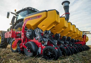 La nouvelle génération du Tempo de Väderstad accède à une gestion automatique de la pression de terrage et de la profondeur de semis, ainsi qu’à un pilotage de la pression sur les roues de rappui.