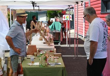 Samedi 30 mai, à Blois. Les producteurs associés du magasin O'pré des paysans ont répondu présent pour échanger avec les consommateurs. 