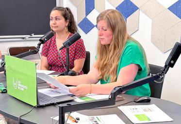 Lundi 1er juin, à Chartres. Élodie Levacher a présenté l'édition des Universités du soir sur le circuit court, aux côtés des membres de l'équipe dédiée de la Chambre, comme Maëlys Sautel.