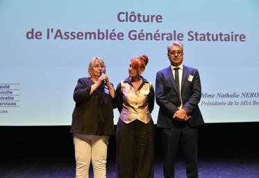Jeudi 4 juin, à Olivet. Nathalie Néron, présidente de la MSA Beauce-Cœur de Loire, Stéphanie Parigino, directrice générale, et Manuel Lopez (de g. à d.), premier vice-président, ont présenté les principaux résultats de l’année 2025 et les priorités de la caisse.