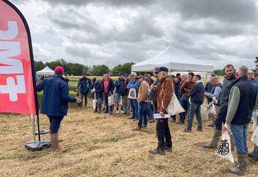 Jeudi 4 juin, à Ver-lès-Chartres. Les nouvelles solutions de désherbage présentées lors de cet Agricampus ont intéressé les adhérents de la Scael mais elles ne seront pas efficaces à 100 %.