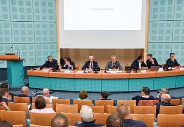 Jeudi 11 juin, à Chartres. À l'initiative du préfet d'Eure-et-Loir, une réunion d'information a rassemblé les agriculteurs concernés par le projet d'autoroute A 154-A 120 et l'ensemble des acteurs du dossier.