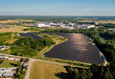 Le parc solaire de Saint-Denis-de-l’Hôtel a été inauguré jeudi 25 juin. Il doit produire l’équivalent de la consommation électrique annuelle de 2 050 foyers.