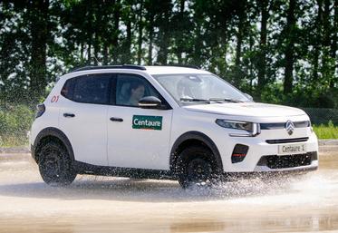 Réau, vendredi 29 mai. Test de conduite en situation d'aquaplaning.