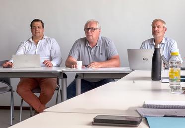 Jeudi 18 juin, à Chartres. Le président d'Aidagri 28, Pascal Laya (à d.), craignait une explosion de demandes d'aides cette année.