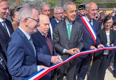 Claude Térouinard avait inauguré le 4 avril 2025 le regroupement scolaire de Cloyes-les-Trois-Rivières (Eure-et-Loir) qui porte son nom.