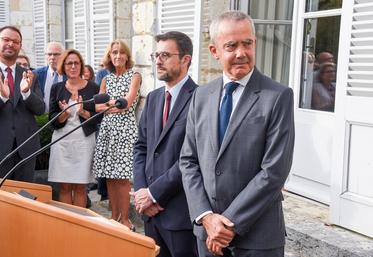 Mercredi 26 août, à Chartres. Le préfet Hervé Jonathan (à d.) et le sous-préfet de Dreux, Christophe Heriard, ont quitté le département sous des applaudissements nourris.